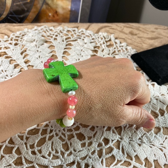 Hand crafted stretch beads bracelet. - Picture 10 of 15